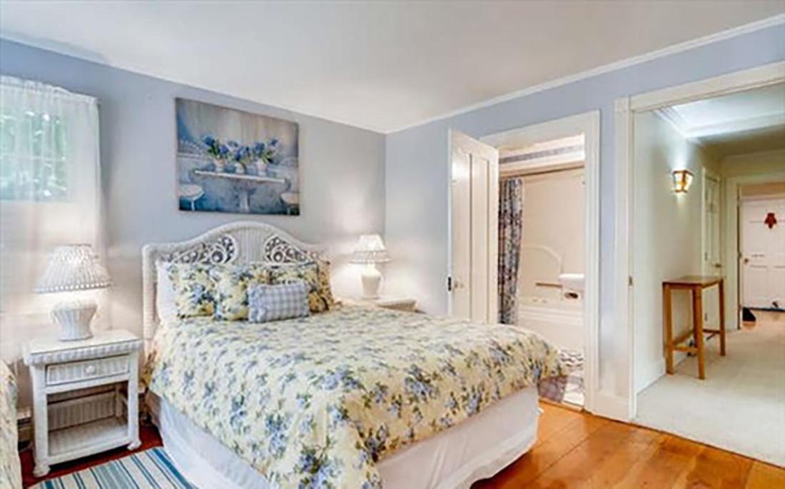 West Tisbury Inn Bagian luar foto